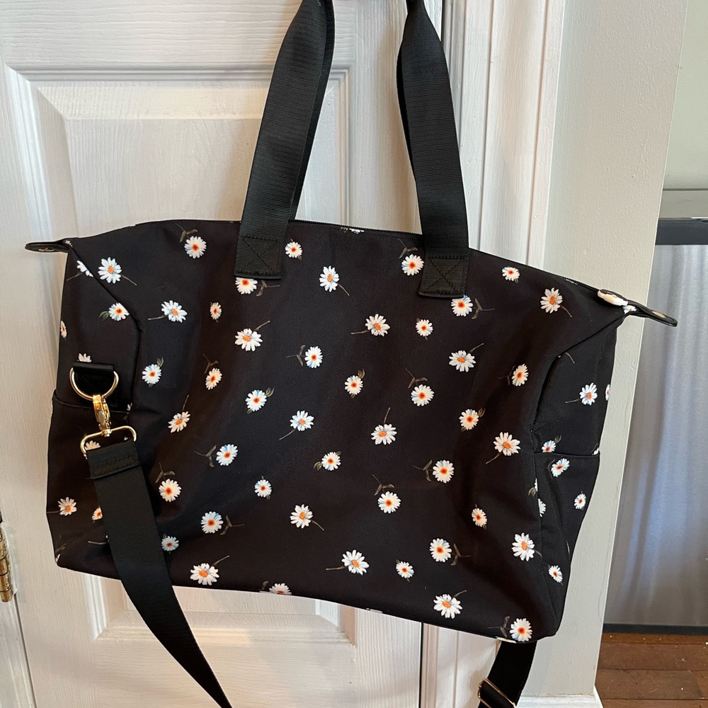 NWOT Alice Olivia daisy duffel bag Black w shoulder strap